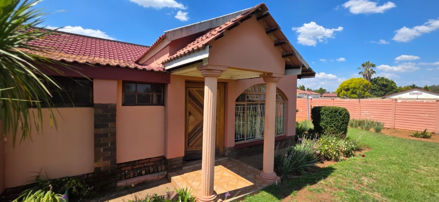 4 Bedroom Property for Sale in Meiringspark North West